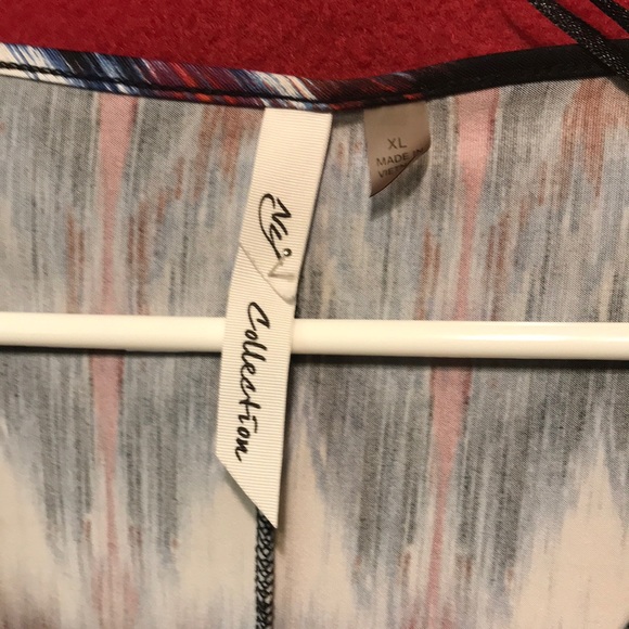 Blouse - Picture 2 of 4